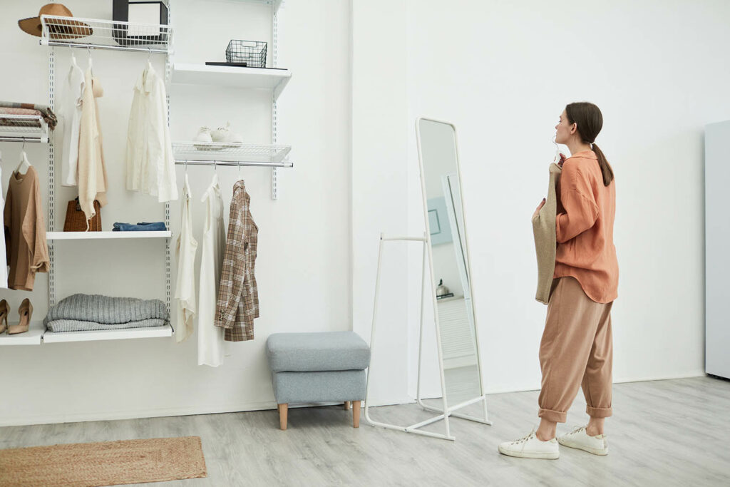 Astuces pour un rangement rapide et efficace de votre dressing