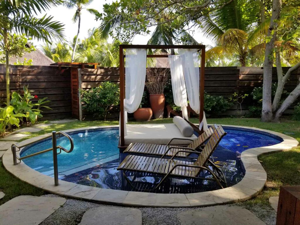 Les avantages et inconvénients des maisons avec piscine : ce qu’il faut considérer avant d’en installer une