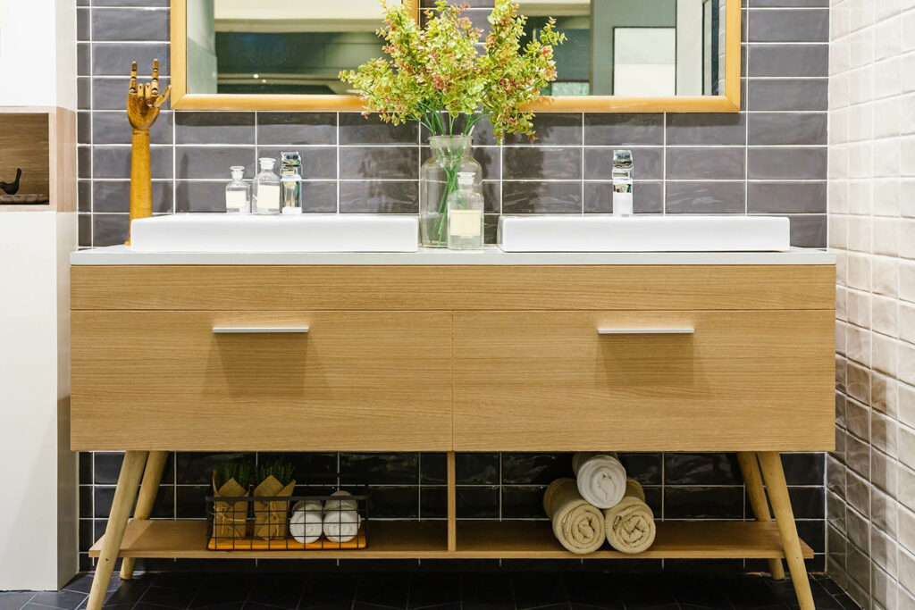 Conseils pour optimiser le rangement de votre salle de bains: Simplifiez votre quotidien