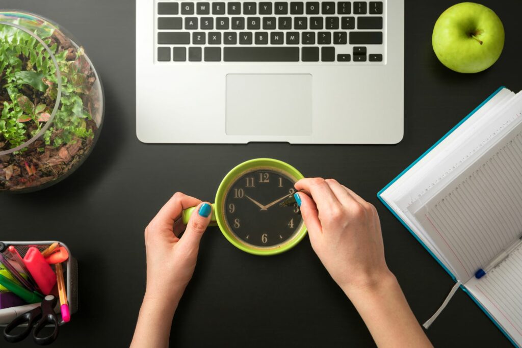 Comment optimiser la gestion du temps au quotidien entre travail et tâches ménagères ?