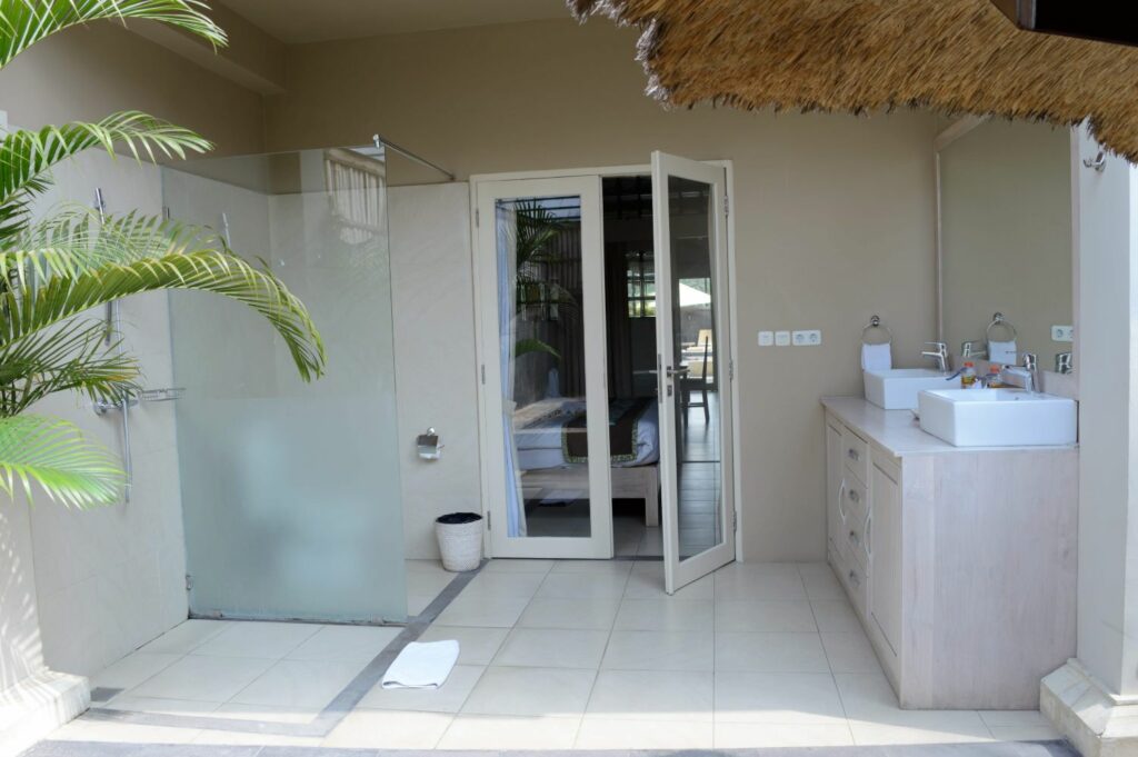 Installer une douche extérieure : ce qu’il faut savoir