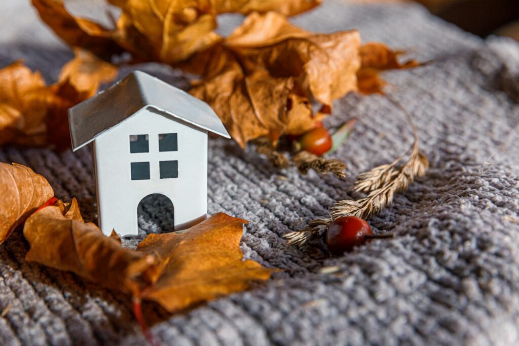Acheter un bien immobilier en automne : risques et opportunités