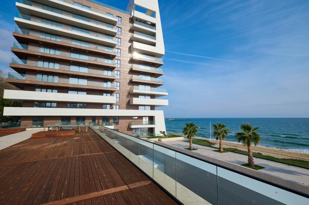 Immobilier bord de mer : le guide pour bien investir en 2025