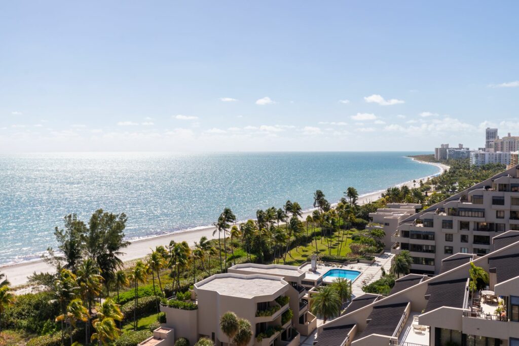 Acquérir une maison en bord de mer en 2026  : combiner plaisir et rentabilité